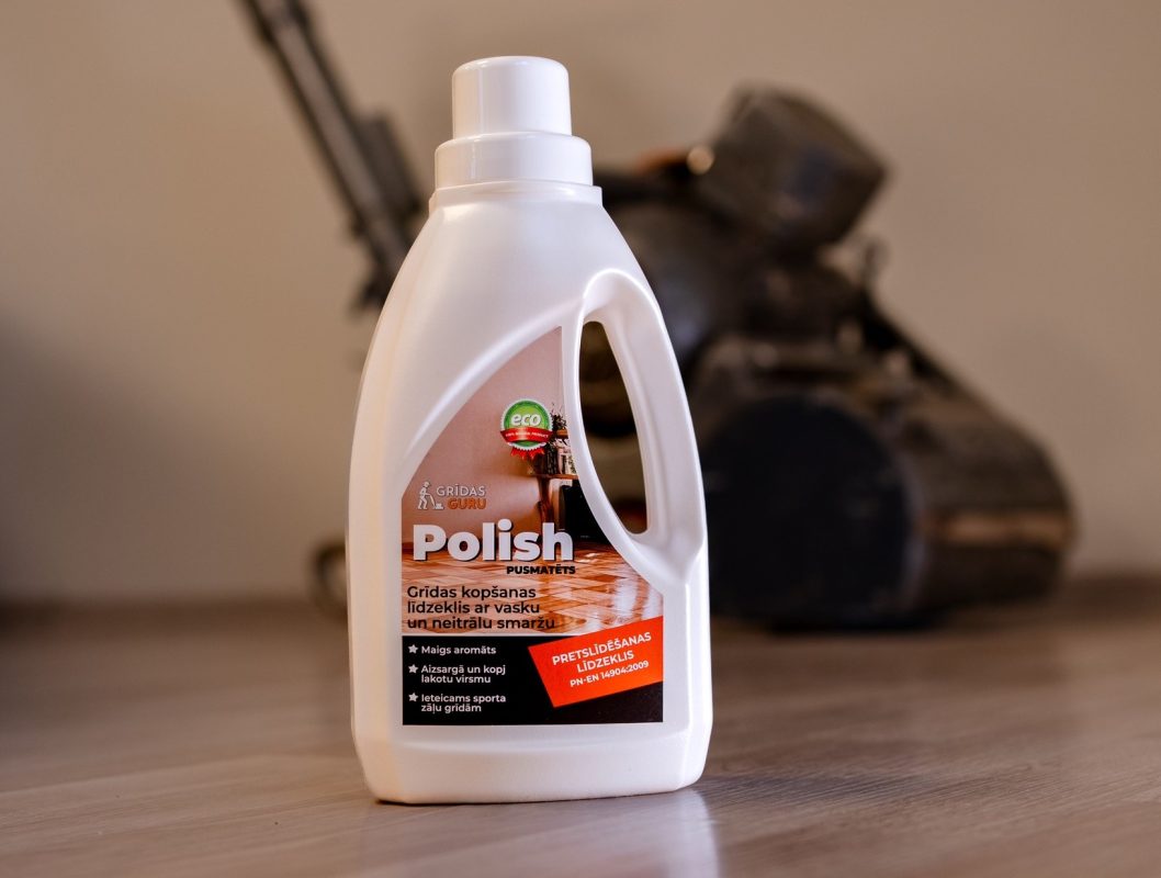 jaunais Grīdas Guru kopšanas līdzeklis lakotām grīdām "Polish"