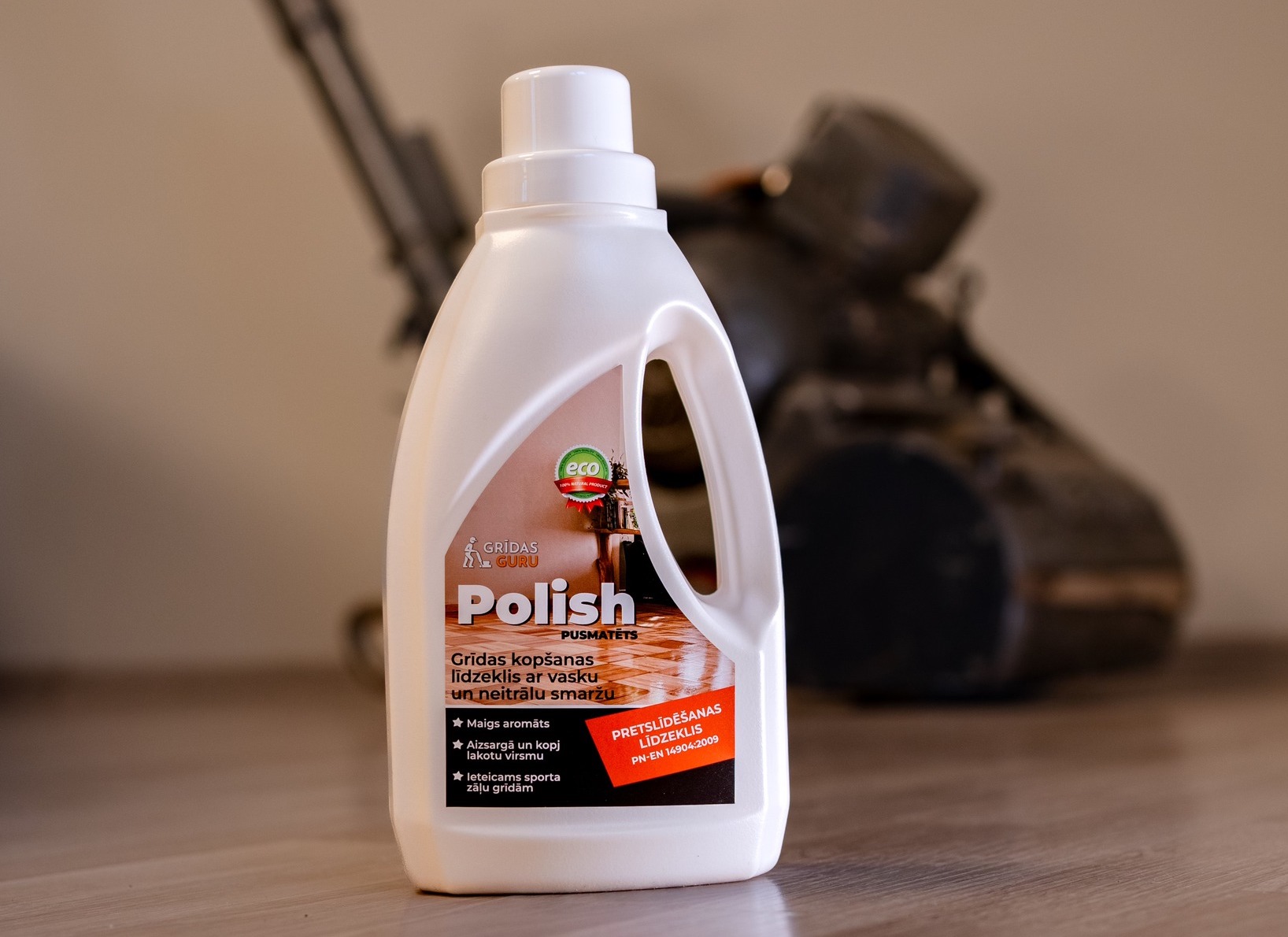 Polish kopšanas līdzeklis lakotām grīdām