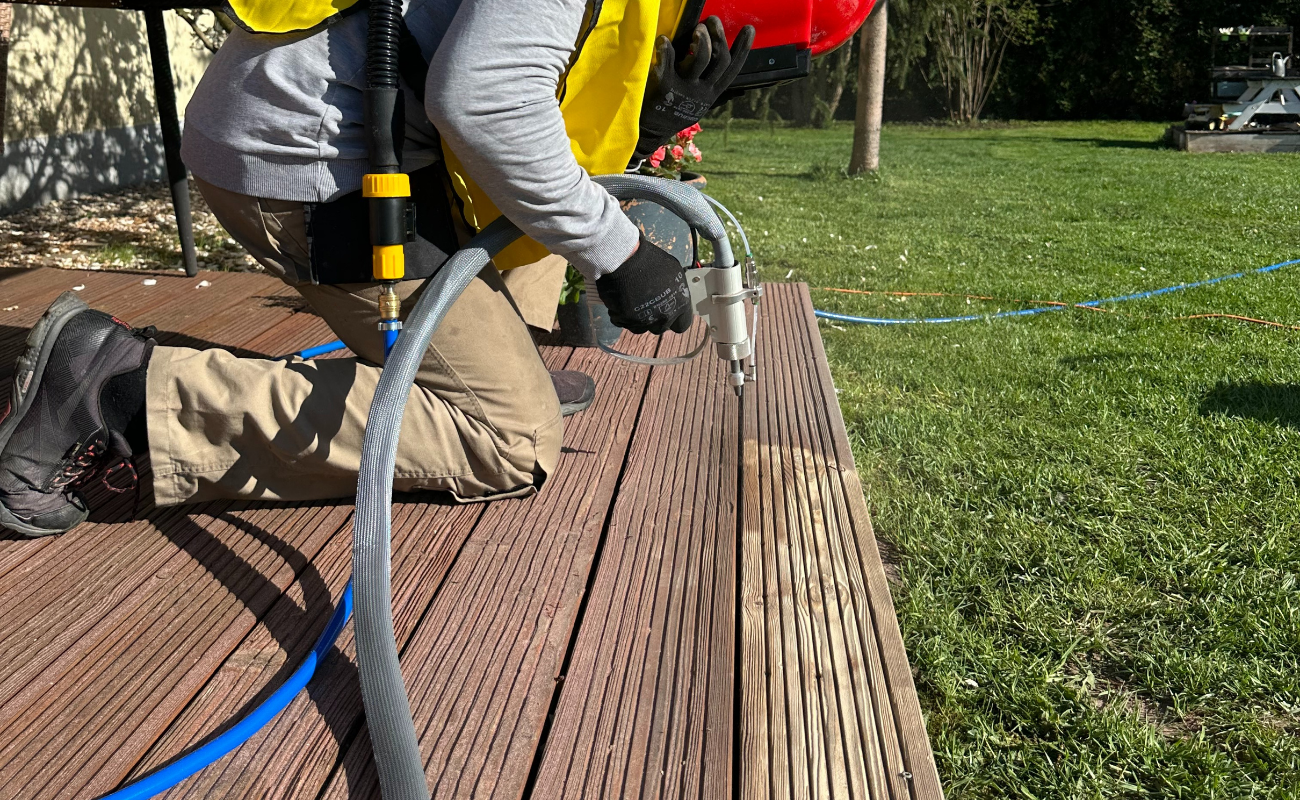 terases atjaunošana ar smilšu augstspiediena strūklu