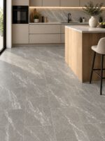 Urban Marble vinila grīda virtuves interjerā