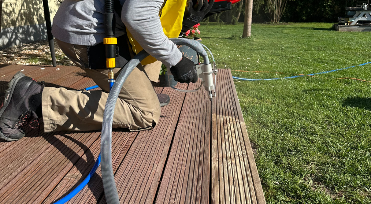 terases atjaunošana ar smilšu augstspiediena strūklu